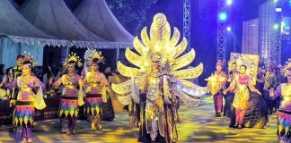 Kota Kendari Tampilkan Kisah Ratu Maho di Sultra Tenun Karnaval Festival 2023 Kota Kendari Tampilkan Kisah Ratu Maho di Sultra Tenun Karnaval Festival 2023