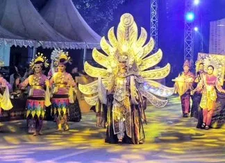 Kota Kendari Tampilkan Kisah Ratu Maho di Sultra Tenun Karnaval Festival 2023 Kota Kendari Tampilkan Kisah Ratu Maho di Sultra Tenun Karnaval Festival 2023