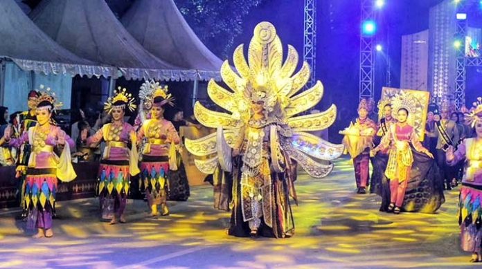 Kota Kendari Tampilkan Kisah Ratu Maho di Sultra Tenun Karnaval Festival 2023