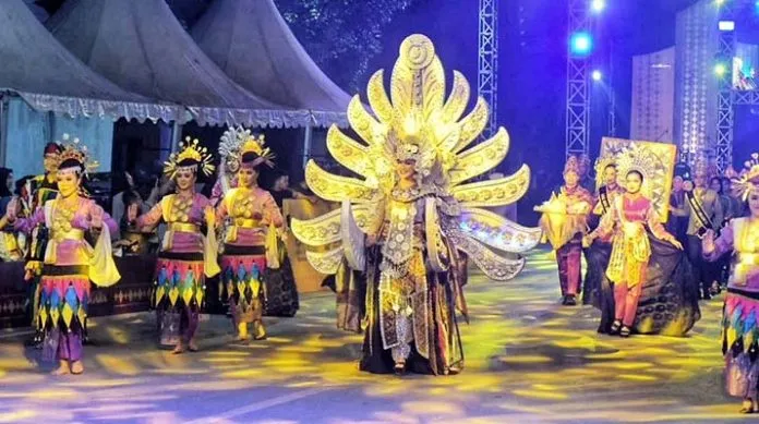 Kota Kendari Tampilkan Kisah Ratu Maho di Sultra Tenun Karnaval Festival 2023