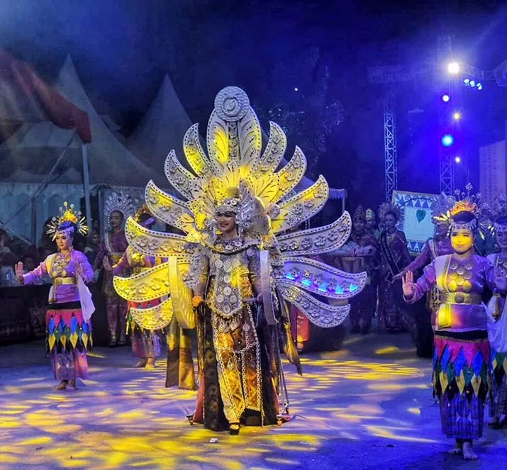Kota Kendari Tampilkan Kisah Ratu Maho di Sultra Tenun Karnaval Festival 2023