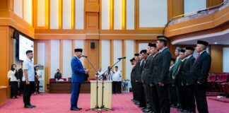 Sekda Sultra Lantik 37 Guru dan Kepala Sekolah SMAN/SMKN Sekda Sultra Lantik 37 Guru dan Kepala Sekolah SMAN/SMKN