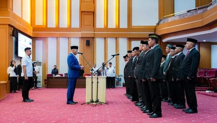 Sekda Sultra Lantik 37 Guru dan Kepala Sekolah SMAN/SMKN