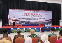 Pj Gubernur Sultra Serahkan 4.284 Sertipikat Tanah di Kota Baubau Pj Gubernur Sultra Serahkan 4.284 Sertipikat Tanah di Kota Baubau