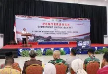 Pj Gubernur Sultra Serahkan 4.284 Sertipikat Tanah di Kota Baubau Pj Gubernur Sultra Serahkan 4.284 Sertipikat Tanah di Kota Baubau