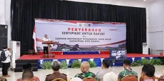 Pj Gubernur Sultra Serahkan 4.284 Sertipikat Tanah di Kota Baubau Pj Gubernur Sultra Serahkan 4.284 Sertipikat Tanah di Kota Baubau