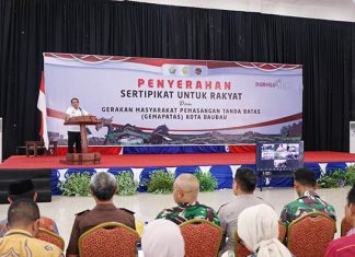Pj Gubernur Sultra Serahkan 4.284 Sertipikat Tanah di Kota Baubau Pj Gubernur Sultra Serahkan 4.284 Sertipikat Tanah di Kota Baubau
