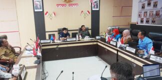 Komisi II DPRD Kendari Gelar RDP Bahas PHK Karyawan Perumda Komisi II DPRD Kendari Gelar RDP Bahas PHK Karyawan Perumda