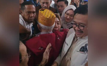 Nur Alam Tiba di Kendari, Disambut Simpatisan Nur Alam Tiba di Kendari, Disambut Simpatisan