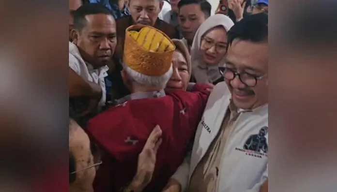 Nur Alam Tiba di Kendari, Disambut Simpatisan