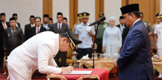 Pj Gubernur Sultra Lantik Andi Makkawaru Sebagai Pj Bupati Kolaka Pj Gubernur Sultra Lantik Andi Makkawaru Sebagai Pj Bupati Kolaka