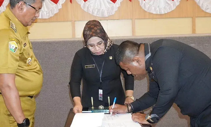 Pemkot dan DPRD Kendari Tandatangani RPJPD 2025-2045