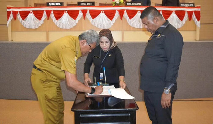 Pemkot dan DPRD Kendari Tandatangani RPJPD 2025-2045