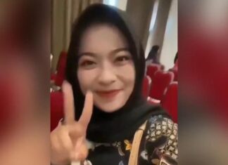 Anggota KPPS di Pangandaran Dipecat Usai Unggah Video Salam 2 Jari dan Sebut Nama Prabowo Anggota KPPS di Pangandaran Dipecat Usai Unggah Video Salam 2 Jari dan Sebut Nama Prabowo