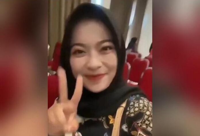 Anggota KPPS di Pangandaran Dipecat Usai Unggah Video Salam 2 Jari dan Sebut Nama Prabowo