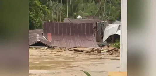 Sungai Ulu Konaweha Kolaka Meluap, 2 Rumah Warga Hanyut Sungai Ulu Konaweha Kolaka Meluap, 2 Rumah Warga Hanyut