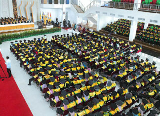 Ribuan Wisudawan UHO Kendari Gelombang 2 Sukses Raih Gelar Akademik Ribuan Wisudawan UHO Kendari Gelombang 2 Sukses Raih Gelar Akademik