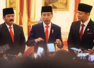 Presiden Jokowi Lantik Hadi Tjahjanto Jadi Menko Polhukam dan AHY Jadi Menteri ATR Presiden Jokowi Lantik Hadi Tjahjanto Jadi Menko Polhukam dan AHY Jadi Menteri ATR