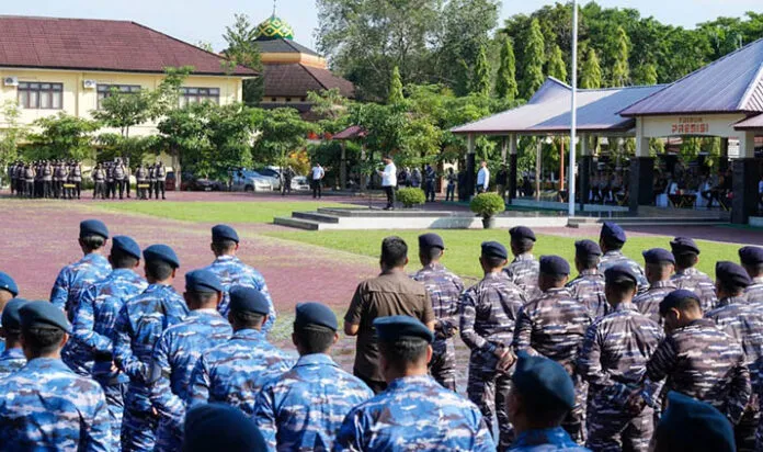Pj Gubernur Sultra Pimpin Gelar Apel Gelar Pasukan Pengamanan TPS untuk Pemilu 2024