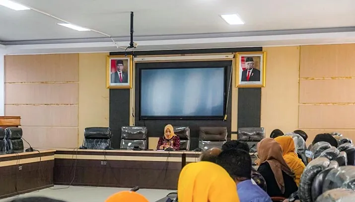 Sekwan Adriana Musaruddin Imbau ASN DPRD Kendari Tingkatkan Kedisiplinan