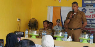 Pj Wali Kota Kendari Serahkan Bantuan Pangan untuk 608 KPM di Watulondo Pj Wali Kota Kendari Serahkan Bantuan Pangan untuk 608 KPM di Watulondo