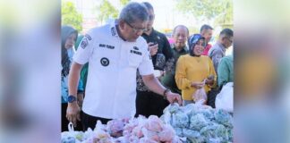 Pemkot Kendari Salurkan Bantuan Pangan di Kelurahan Puuwatu Pemkot Kendari Salurkan Bantuan Pangan di Kelurahan Puuwatu