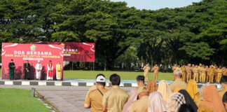 Pj Gubernur Sultra Pimpin Apel Gabungan ASN dan Doa Bersama untuk Pemilu Damai 2024 Pj Gubernur Sultra Pimpin Apel Gabungan ASN dan Doa Bersama untuk Pemilu Damai 2024