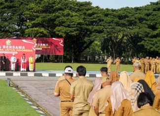 Pj Gubernur Sultra Pimpin Apel Gabungan ASN dan Doa Bersama untuk Pemilu Damai 2024 Pj Gubernur Sultra Pimpin Apel Gabungan ASN dan Doa Bersama untuk Pemilu Damai 2024