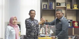 Komandan Lanal Kendari Pamitan, Ketua DPRD Ucapkan Terima Kasih Komandan Lanal Kendari Pamitan, Ketua DPRD Ucapkan Terima Kasih