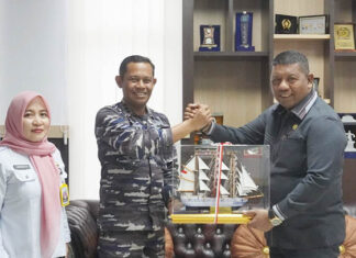 Komandan Lanal Kendari Pamitan, Ketua DPRD Ucapkan Terima Kasih Komandan Lanal Kendari Pamitan, Ketua DPRD Ucapkan Terima Kasih