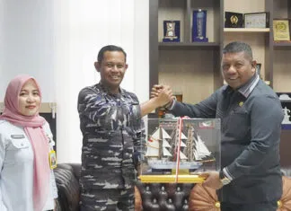 Komandan Lanal Kendari Pamitan, Ketua DPRD Ucapkan Terima Kasih Komandan Lanal Kendari Pamitan, Ketua DPRD Ucapkan Terima Kasih