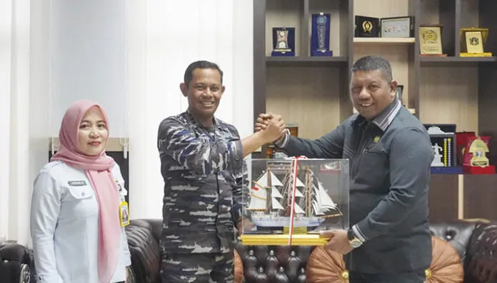 lanal_kendari Komandan Lanal Kendari Pamitan, Ketua DPRD Ucapkan Terima Kasih