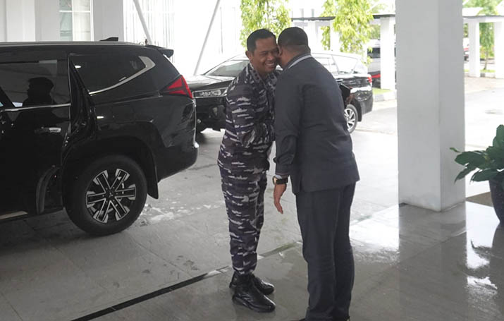 Komandan Lanal Kendari Pamitan, Ketua DPRD Ucapkan Terima Kasih