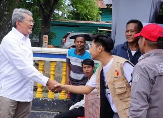 Pj Wali Kota Kendari Pantau Langsung Pencoblosan di Sejumlah TPS Pj Wali Kota Kendari Pantau Langsung Pencoblosan di Sejumlah TPS