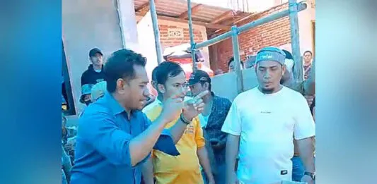 Cekcok Warnai PSU di TPS 01 Wawombalata Kendari, Proses Perhitungan Suara Sempat Tertunda Cekcok Warnai PSU di TPS 01 Wawombalata Kendari, Proses Perhitungan Suara Sempat Tertunda