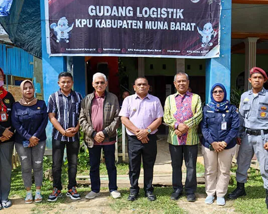 Sekda Sultra Tinjau Logistik Pemilu di Muna Barat, Pastikan Kesiapan Distribusi dan Antisipasi Cuaca Buruk Sekda Sultra Tinjau Logistik Pemilu di Muna Barat, Pastikan Kesiapan Distribusi dan Antisipasi Cuaca Buruk