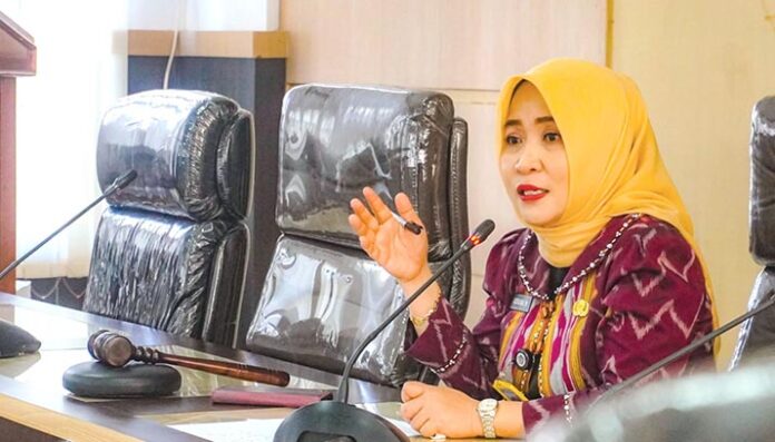 Sekwan Adriana Musaruddin Imbau ASN DPRD Kendari Tingkatkan Kedisiplinan
