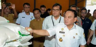 Stok Beras Aman Jelang Ramadan, Pj Gubernur Sultra Instruksikan Kontrol Distribusi Stok Beras Aman Jelang Ramadan, Pj Gubernur Sultra Instruksikan Kontrol Distribusi