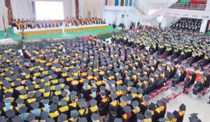 wisuda_uho_24 UHO Gelar Wisuda Perdana 2024, Kukuhan 1.246 Alumni Gelombang Pertama
