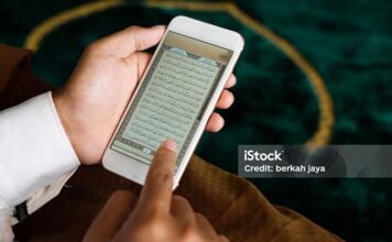 Membaca Al-Qur’an di HP: Hukum dan Adabnya Membaca Al-Qur'an di HP: Hukum dan Adabnya