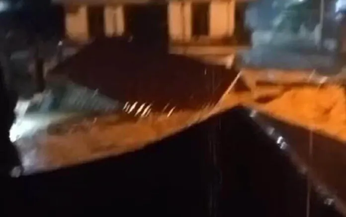 Banjir di Kendari, Rumah Warga di Jalan Lasolo Hanyut Terseret Arus