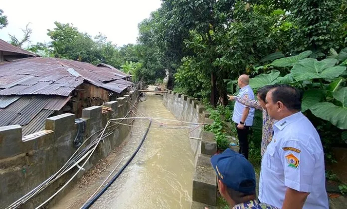 banjir_kendari_tinjau Banjir Kendari: Pemprov Gandeng BWS Tangani Jalan Amblas dan Tanggul Longsor