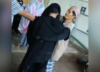 Pria Bercadar Menyusup ke Jemaah Wanita di Masjid Makassar Ditangkap Polisi Pria Bercadar Menyusup ke Jemaah Wanita di Masjid Makassar Ditangkap Polisi