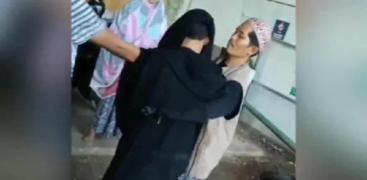 Pria Bercadar Menyusup ke Jemaah Wanita di Masjid Makassar Ditangkap Polisi Pria Bercadar Menyusup ke Jemaah Wanita di Masjid Makassar Ditangkap Polisi