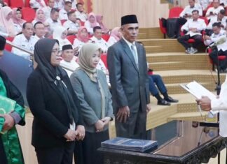 Pj Wali Kota Lantik Pimpinan Baru PDAM Tirta Anoa dan Perumda Kota Kendari Pj Wali Kota Lantik Pimpinan Baru PDAM Tirta Anoa dan Perumda Kota Kendari