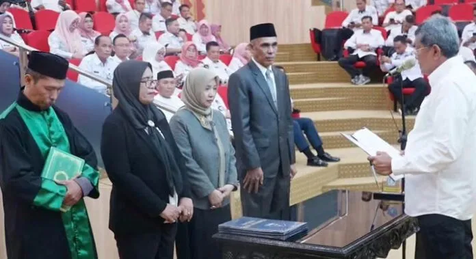 Pj Wali Kota Lantik Pimpinan Baru PDAM Tirta Anoa dan Perumda Kota Kendari