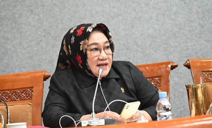 Tina Nur Alam