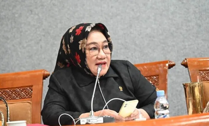 Tina Nur Alam