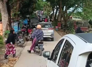 TPU Punggolaka Kendari Ramai Peziarah Jelang Ramadan, Jalanan Sempat Macet TPU Punggolaka Kendari Ramai Peziarah Jelang Ramadan, Jalanan Sempat Macet