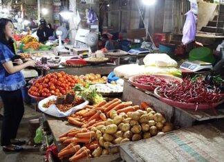 Harga Bahan Pokok di Kendari Stabil Jelang Lebaran Harga Bahan Pokok di Kendari Stabil Jelang Lebaran